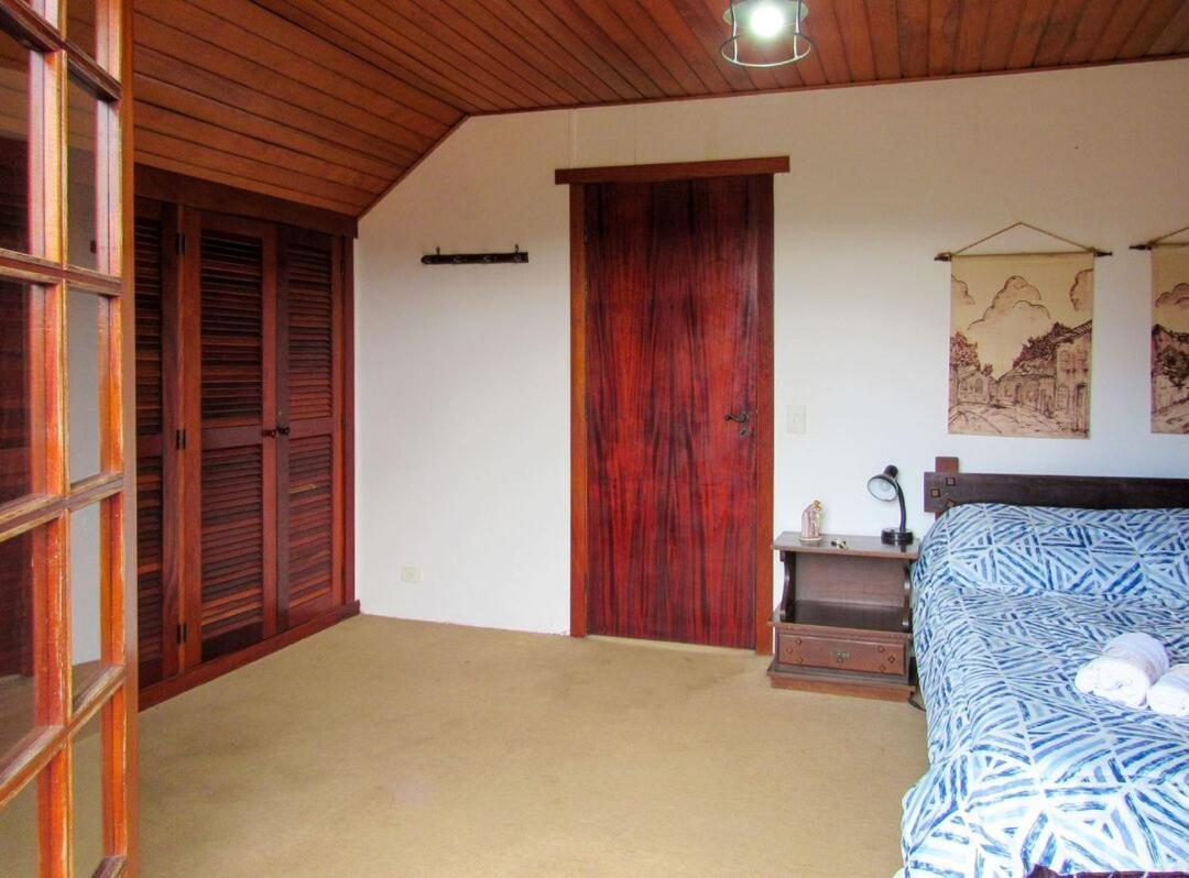 Chale Com Lareira E Wi-fi Em - Sp Chalet